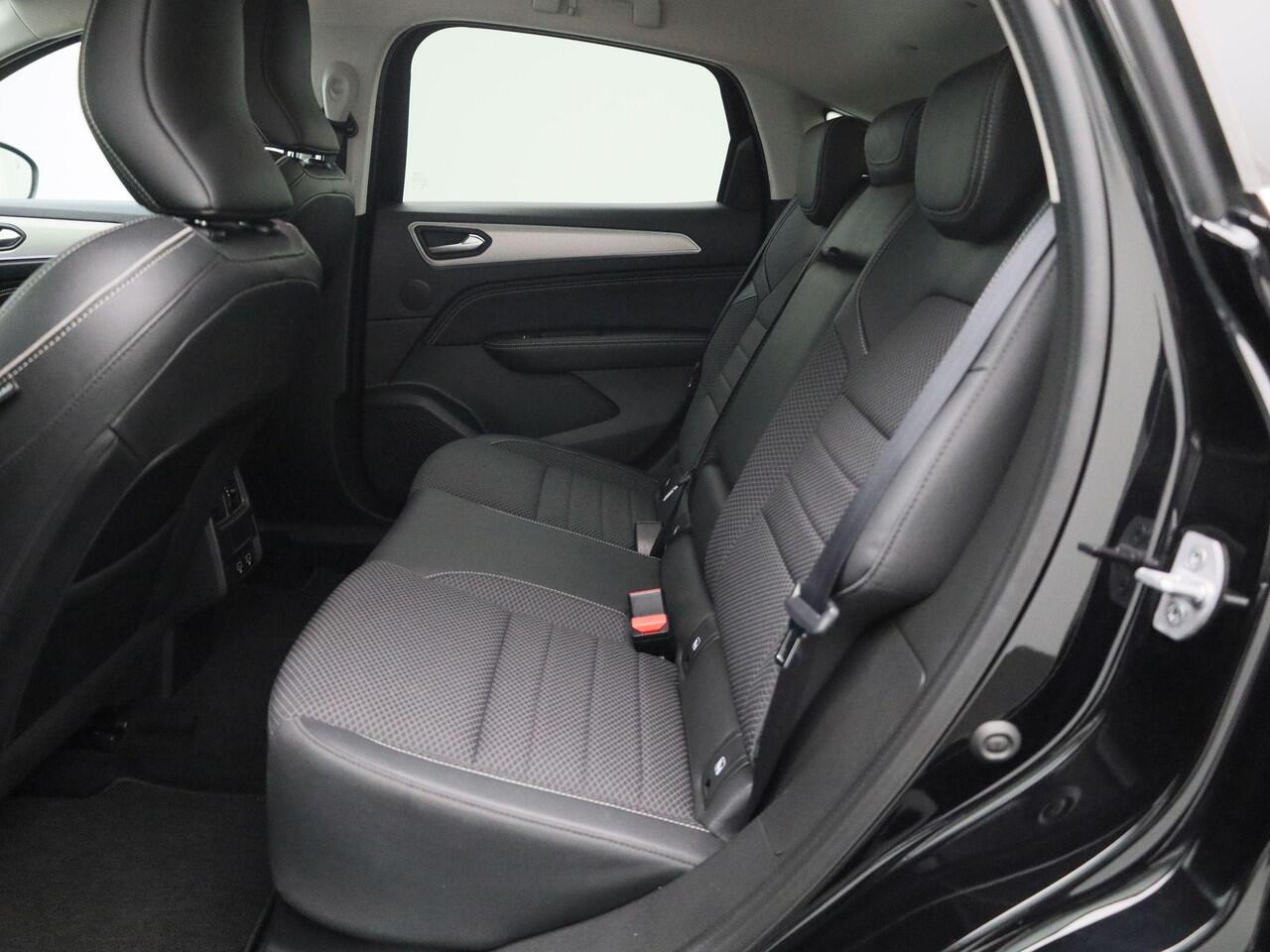 Renault Arkana E-Tech Hybrid 145 Intens | Easy Link Navigatie met Apple CarPlay & Android Auto | Parkeersensoren v+a met camera achter | Climate Control | Metaalkleur | Adaptive Cruise Control |