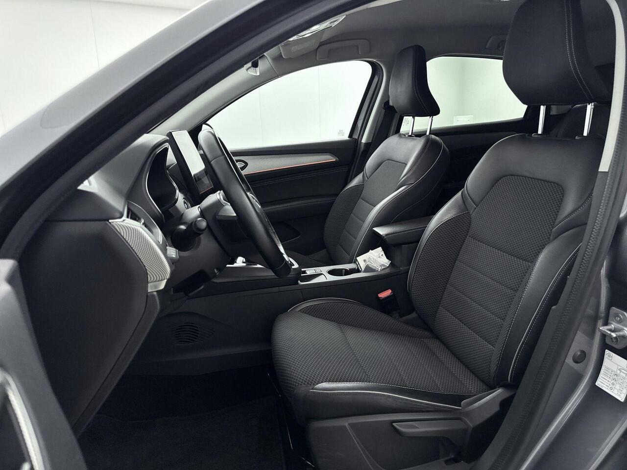 Renault Arkana 1.6 E-Tech Hybrid 145Pk Intens | Navigatie | Apple & Android Carplay | Parkeersensoren Voor & Achter | Achteruitrijcamera | Climate Control | Privacy Glass | Adaptieve Cruise Control & Snelheidsbegrenzer | Trekhaak |