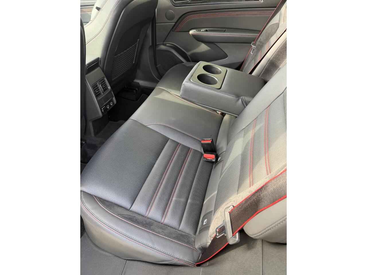 Renault Arkana 1.6 E-Tech Hybrid 145 R.S. Line / Pano / Clima / 360 Camera / Parkeer Assistent / stuur en stoel verwarming / Adaptive Cruise / Navi