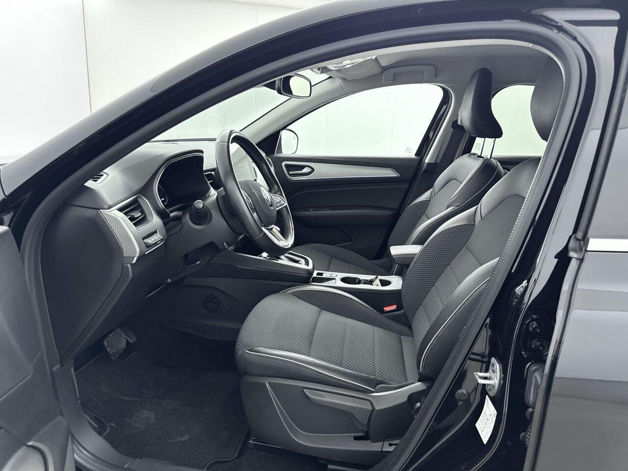 Renault Arkana 1.6 E-Tech Hybrid 145Pk Intens | Navigatie met 10" Touchscreen | Climate Control | Cruise Control Adaptief | Apple Carplay/Android Auto | 18 Inch Lichtmetalen Velgen incl. All Season | Blind Spot Warning |