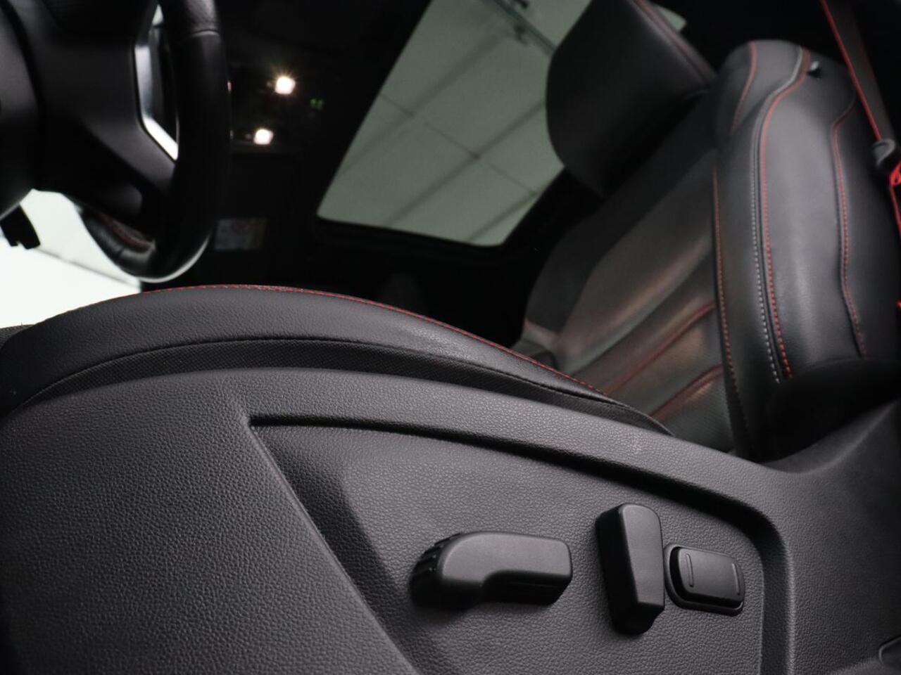 Renault Arkana 1.6 E-Tech Hybrid 145 R.S. Line | Panoramadak | Trekhaak | 360 Camera | Adaptive cruise | Stoelverwarming | Leder/Alcantara | Keyless | Full LED | Carplay | Park Assist | Stuurverwarming