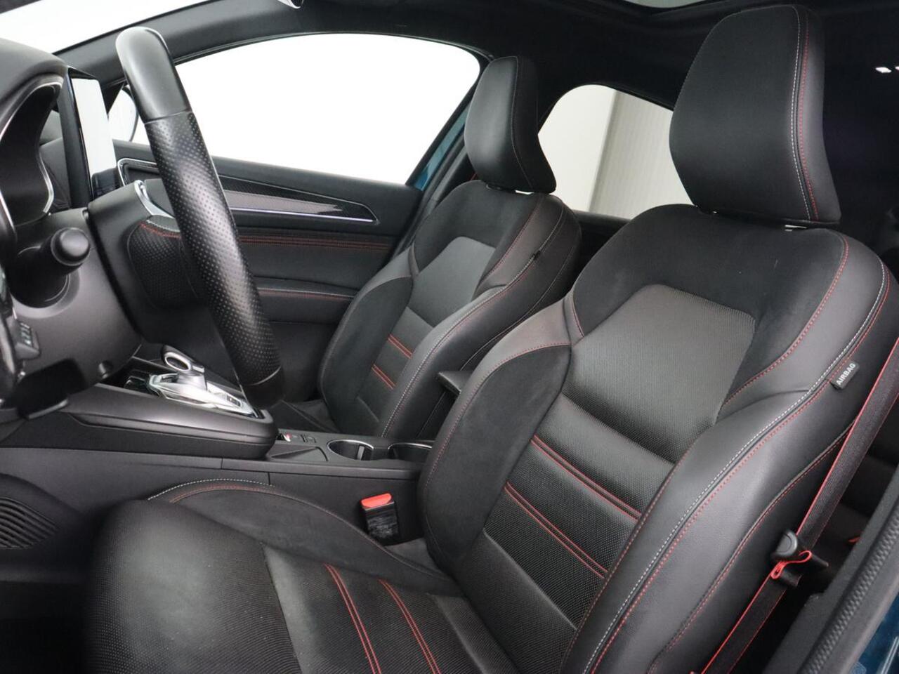 Renault Arkana 1.6 E-Tech Hybrid 145 R.S. Line | Panoramadak | Trekhaak | 360 Camera | Adaptive cruise | Stoelverwarming | Leder/Alcantara | Keyless | Full LED | Carplay | Park Assist | Stuurverwarming