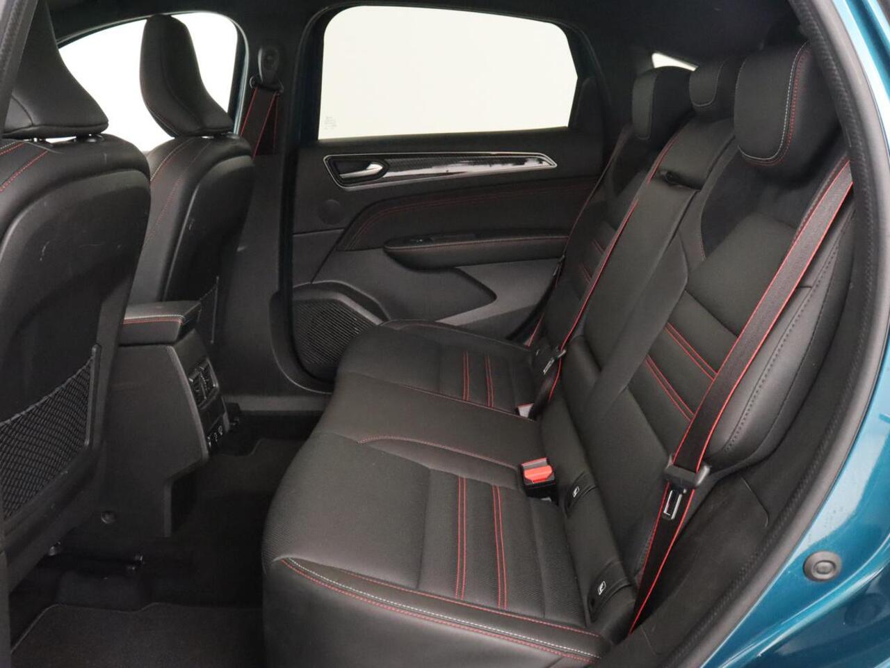 Renault Arkana 1.6 E-Tech Hybrid 145 R.S. Line | Panoramadak | Trekhaak | 360 Camera | Adaptive cruise | Stoelverwarming | Leder/Alcantara | Keyless | Full LED | Carplay | Park Assist | Stuurverwarming