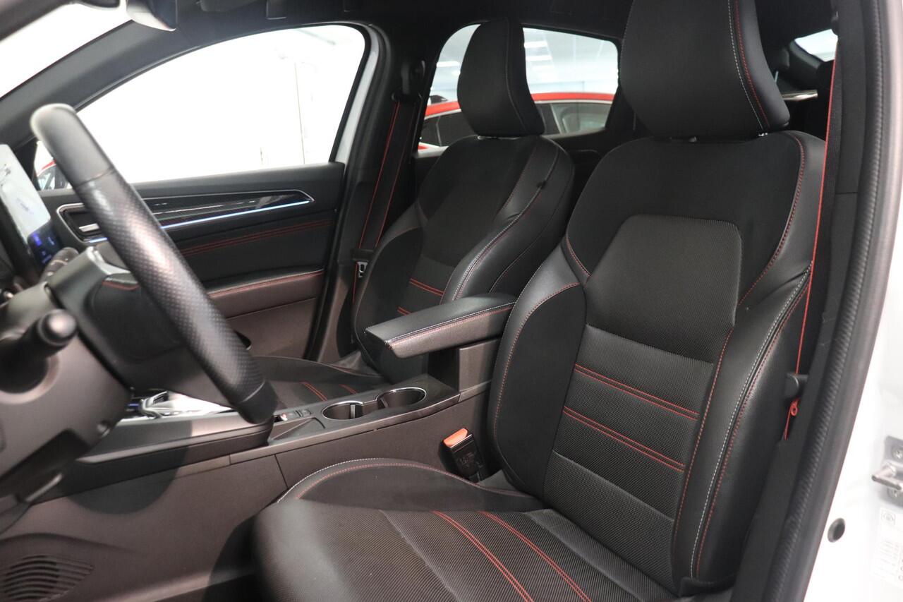 Renault Arkana 1.6 E-Tech Hybrid 145 R.S. Line | BOSE audio | Camera | Elektr. stoelen | Stuur en stoel verwarming | Adaptieve cruise control | Navigatie |