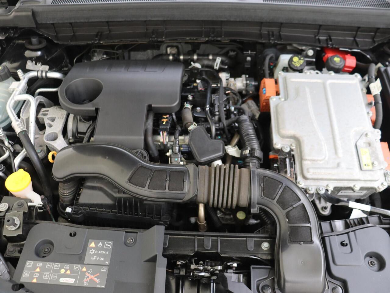 Renault Arkana 1.6 145Pk E-Tech Intens | Navigatie | Apple & Android Carplay | Climate Control | Adaptieve Cruise Control | Parkeersensoren Voor en Achter | Privacy Glass | Keyless Entry | Licht & Regensensor |