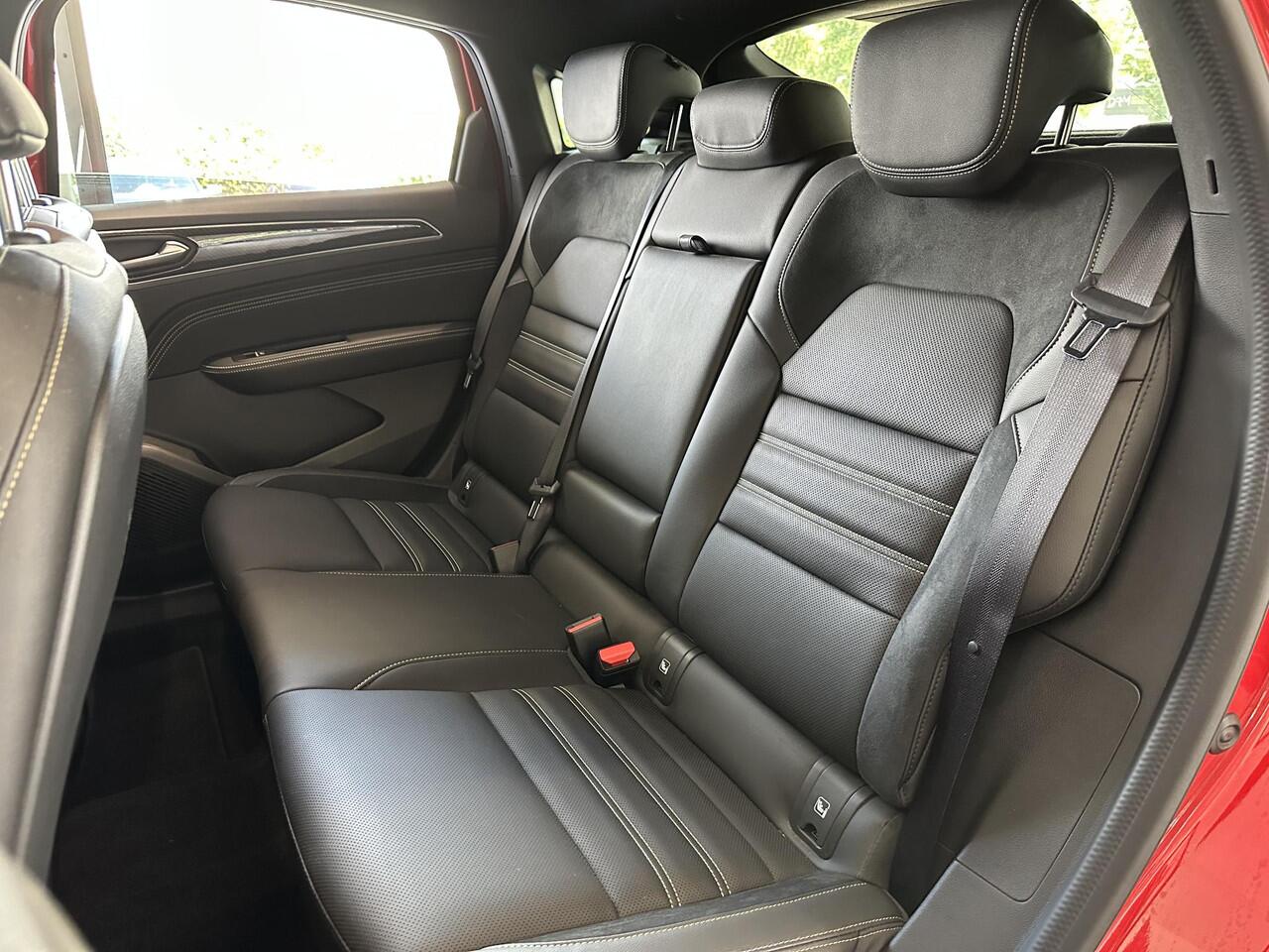 Renault Arkana 1.6 E-Tech hybrid 145 E-Tech Engineered | ADAPTIEVE CRUISECONTROL | BOSE AUDIOSYSTEEM | STOEL-/STUURVERWARMING | ACHTERUITRIJCAMERA | !VOLLE AUTO!