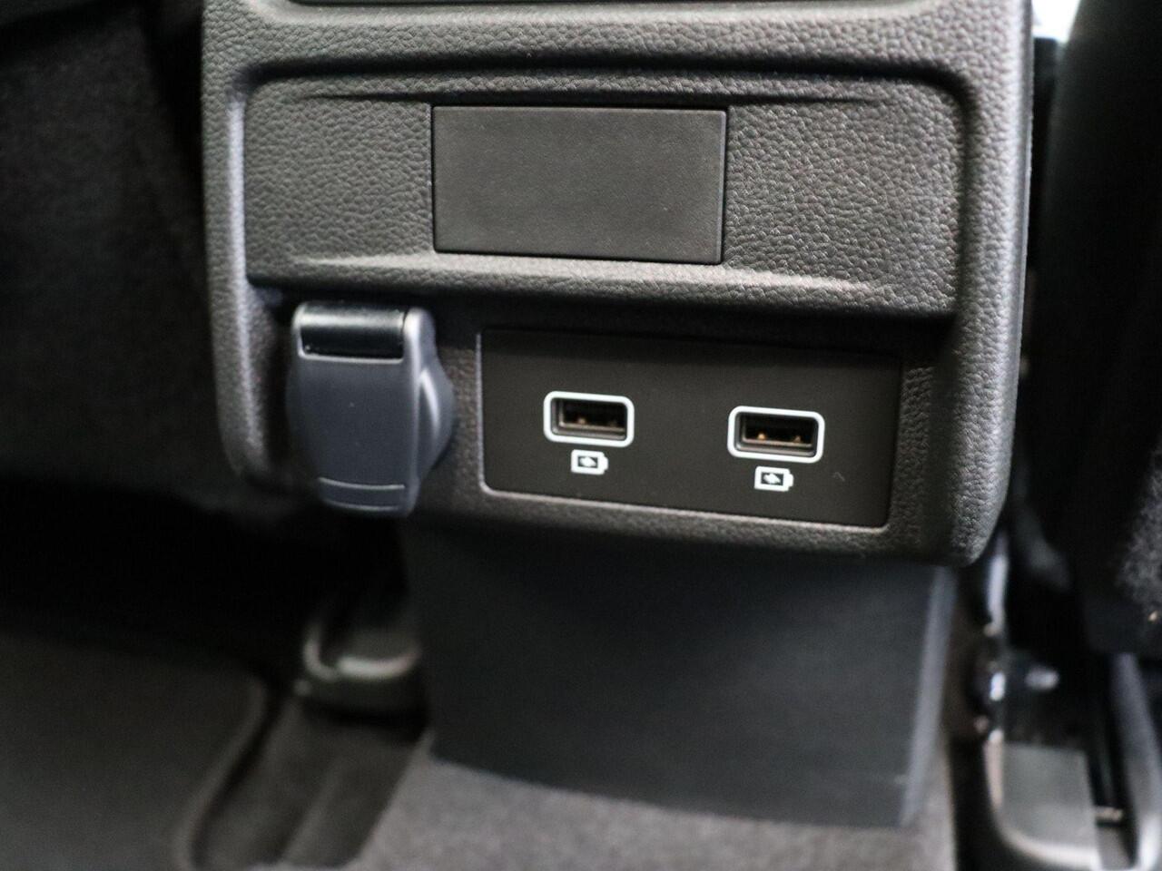 Renault Arkana E-Tech hybrid 145pk E-Tech engineered | Schuif/Kantel Dak | Trekhaak | Elektrisch verstelbare stoelen | Adaptive Cruise control | Stoel- en Stuurverwarming |