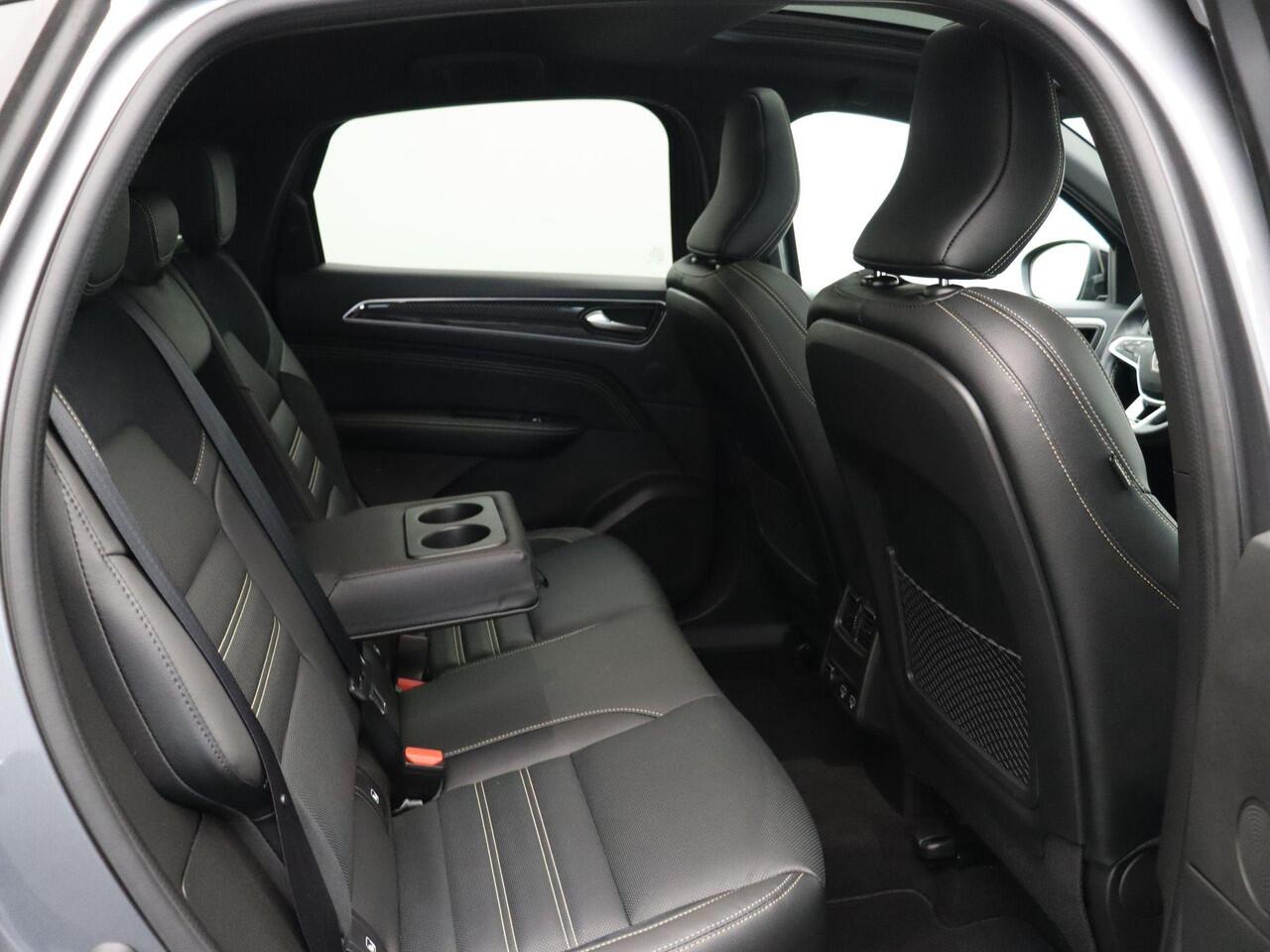 Renault Arkana E-Tech hybrid 145pk E-Tech engineered | Schuif/Kantel Dak | Trekhaak | Elektrisch verstelbare stoelen | Adaptive Cruise control | Stoel- en Stuurverwarming |