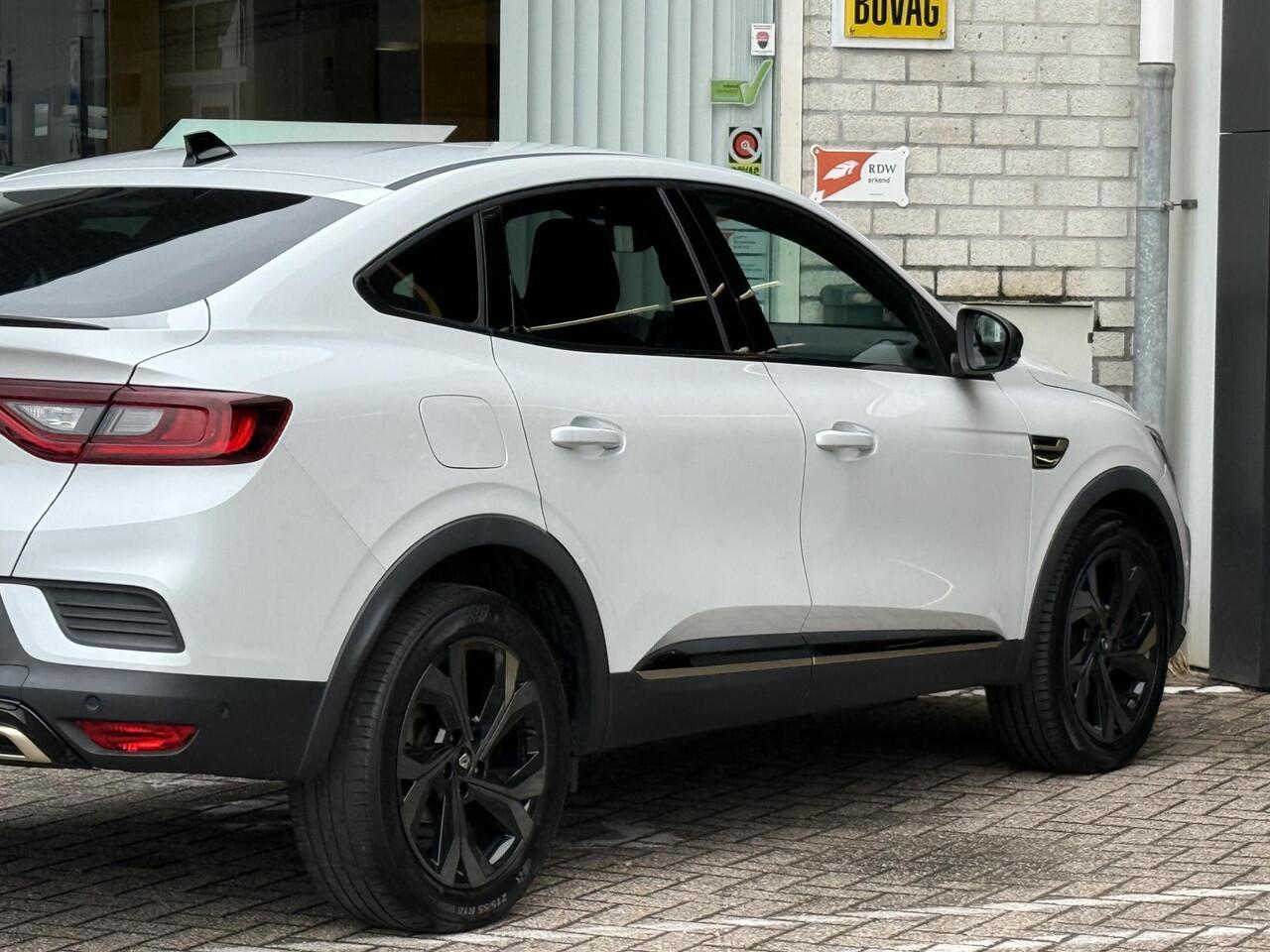 Renault Arkana 1.6 E-Tech hybrid 145 E-Tech engineered | Navigatie | Climate Control | Leder | Cruise Control adaptief | Parkeersensoren | Stoel & stuur verwarming | R.S.