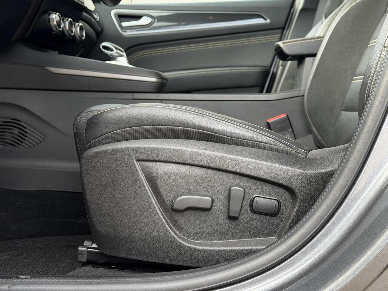 Renault Arkana 1.6 E-Tech hybrid 145 E-Tech engineered / Automaat / Dealer Onderhouden / Navigatie / Adaptieve Cruise / Camera / Lederen & Alcantara Bekleding / Apple Carplay & Android Auto / Volledig Digitaal Display /