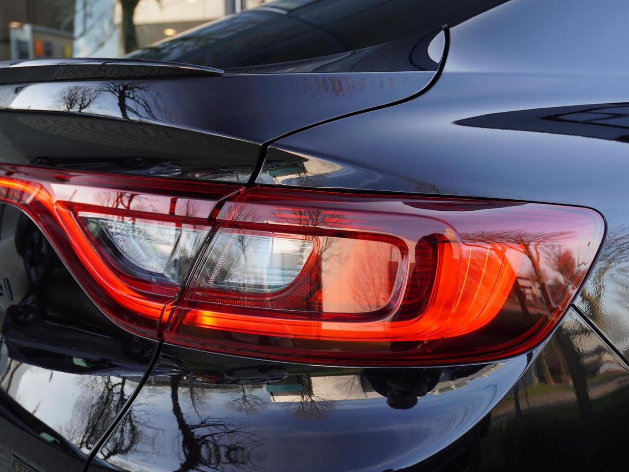 Renault Arkana 1.6 E-Tech hybrid 145 E-Tech engineered AUTOMAAT / DEALER ONDERHOUDEN / 9,3'' NAVI / LEDER / CAMERA / BLINDSPOT / PDC 360 / PRIV GLASS / ADAPT. CRUISE / STOELV. / STUURV. / CLIMATE / APPLE CARPLAY / ANDROID AUTO / 18'' LMV