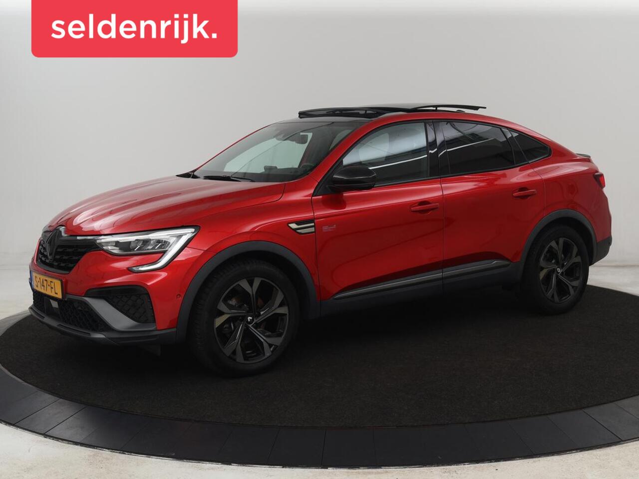 Renault Arkana 1.6 E-Tech hybrid 145 E-Tech engineered | Panoramadak | Stoelverwarming | Trekhaak | Leder/Alcantara | Carplay | Adaptive cruise | File Assistent | Navigatie | Sfeerverlichting