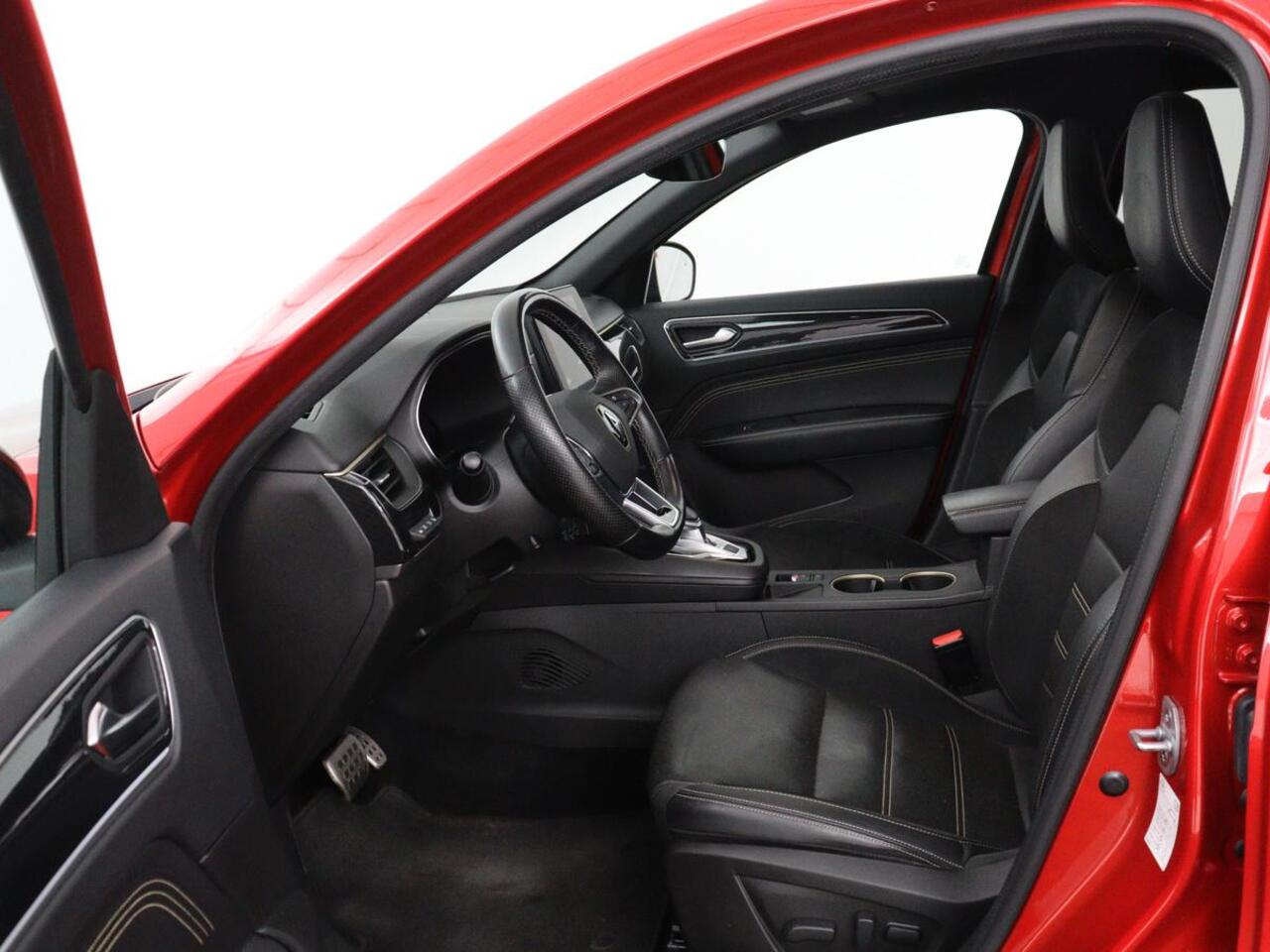 Renault Arkana 1.6 E-Tech hybrid 145 E-Tech engineered | Panoramadak | Stoelverwarming | Trekhaak | Leder/Alcantara | Carplay | Adaptive cruise | File Assistent | Navigatie | Sfeerverlichting