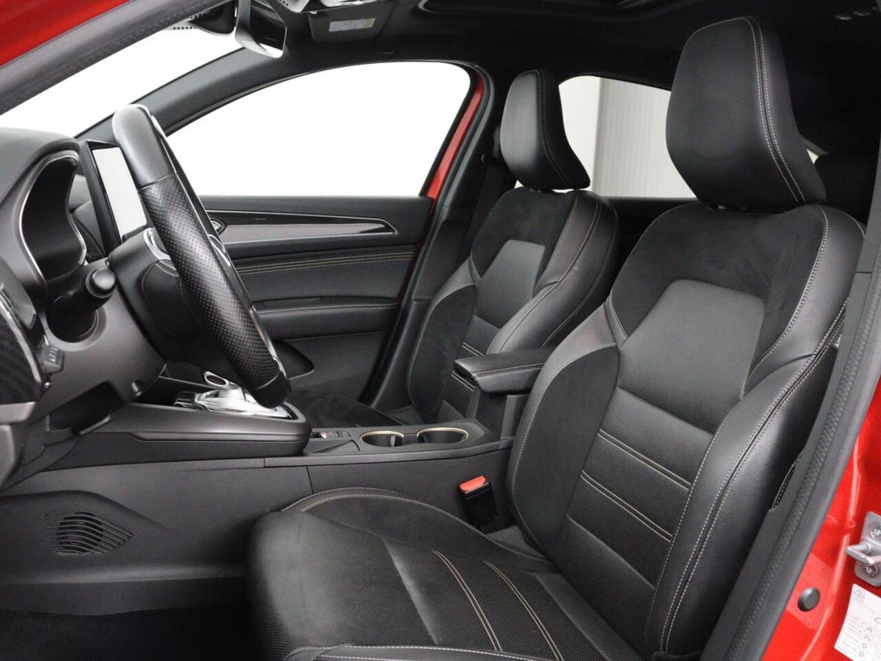 Renault Arkana 1.6 E-Tech hybrid 145 E-Tech engineered | Panoramadak | Stoelverwarming | Trekhaak | Leder/Alcantara | Carplay | Adaptive cruise | File Assistent | Navigatie | Sfeerverlichting