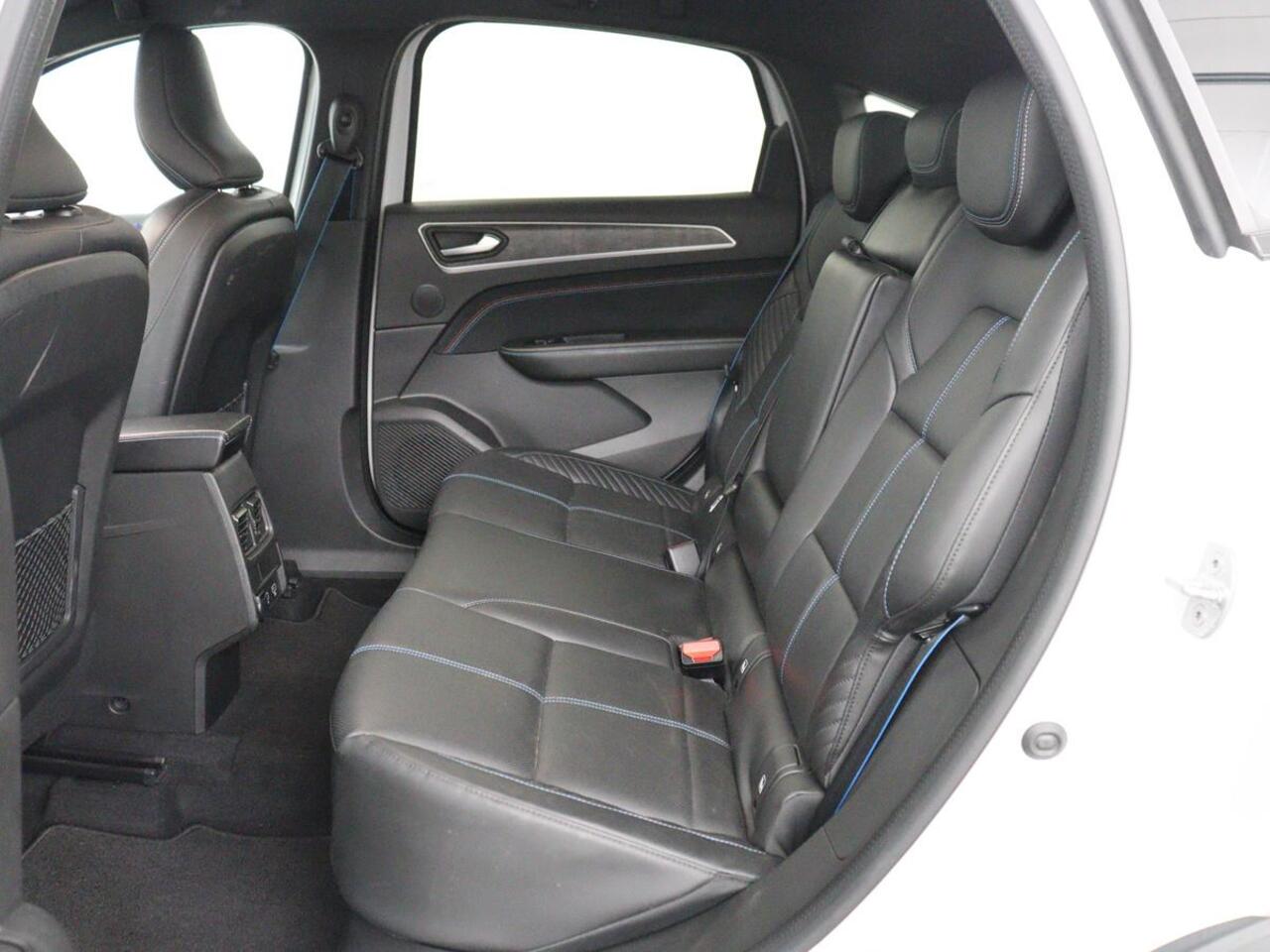 Renault Arkana 1.6 E-Tech full hybrid 145 esprit Alpine | Origineel NL | Leder/Alcantara | Stoelverwarming | 360 Camera | Adaptive cruise | BOSE Sound | Carplay | Navigatie | 19'' | Sfeerverlichting