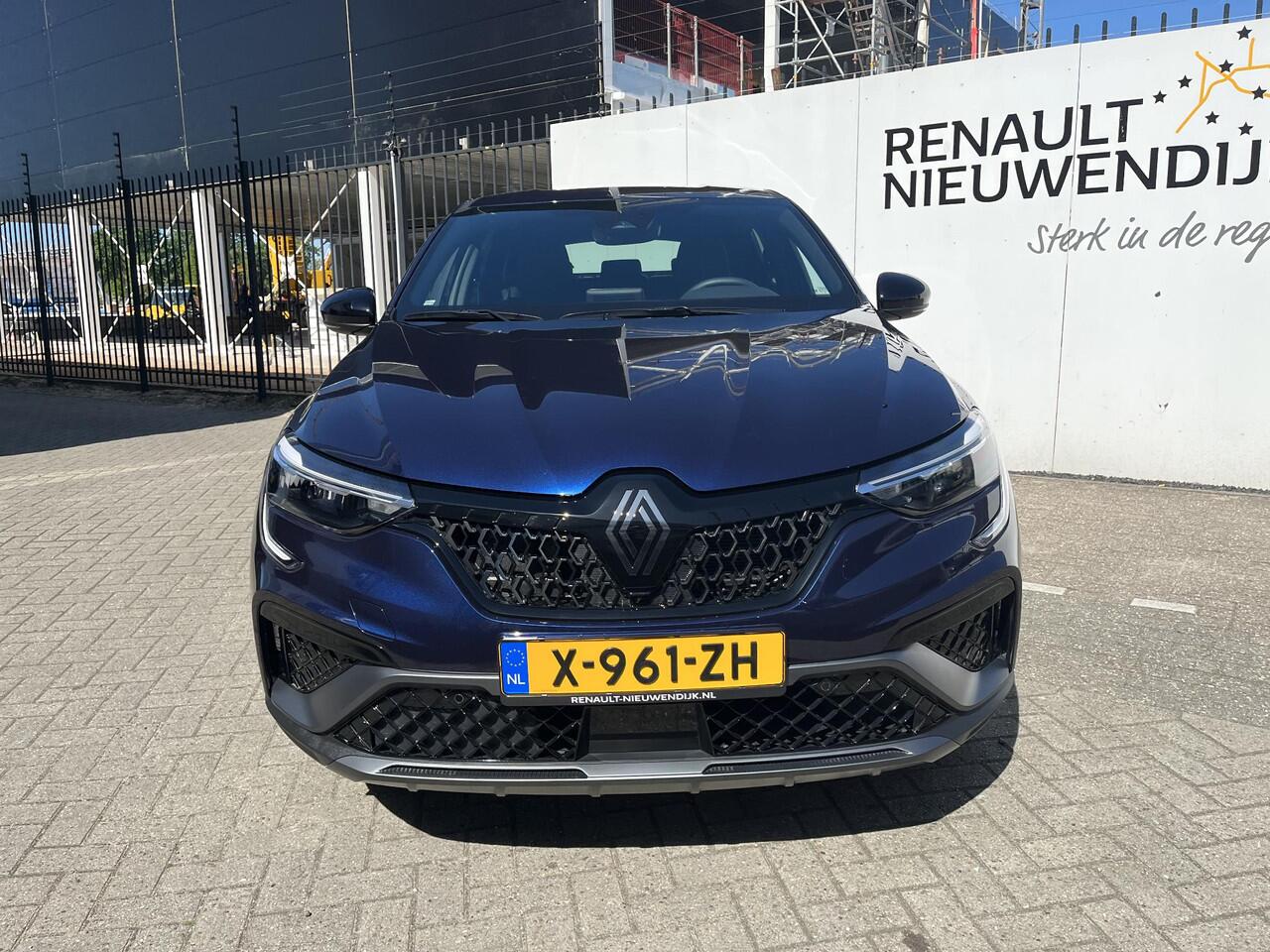 Renault Arkana 1.6 E-Tech full hybrid 145 esprit Alpine / NAVIGATIE GROOT SCHERM / CAMERA / PARKEERSENSOREN / ALL SEASON BANDEN / BLIND SPOT WARNING