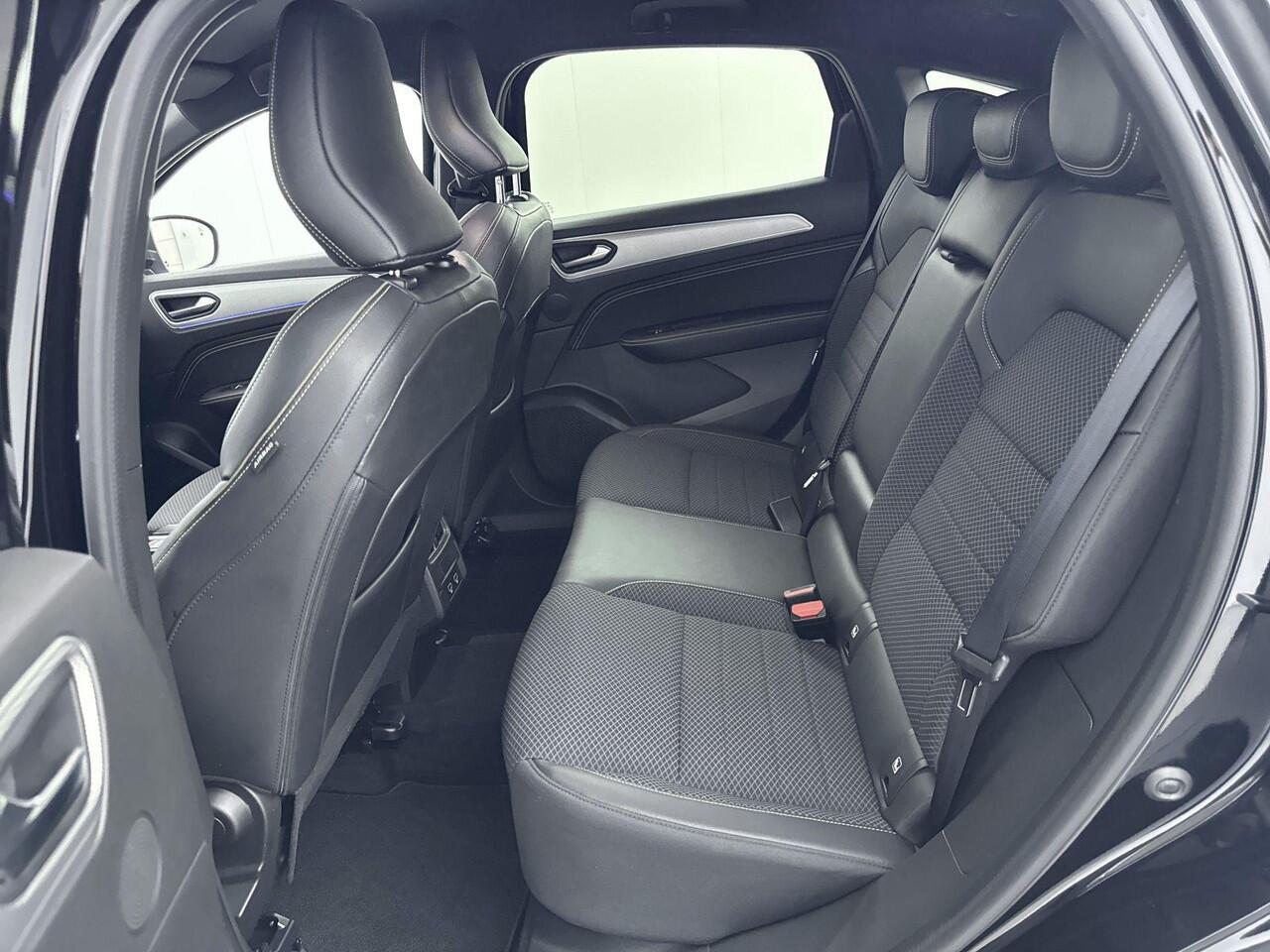 Renault Arkana 1.6 E-Tech Full Hybrid 145Pk Techno | Navigatie | Apple & Android Carplay | Parkeersensoren Voor & Achter | Camera | Climate Control | Privacy Glass | Cruise Control & Snelheidsbegrenzer | Keyless Entry |