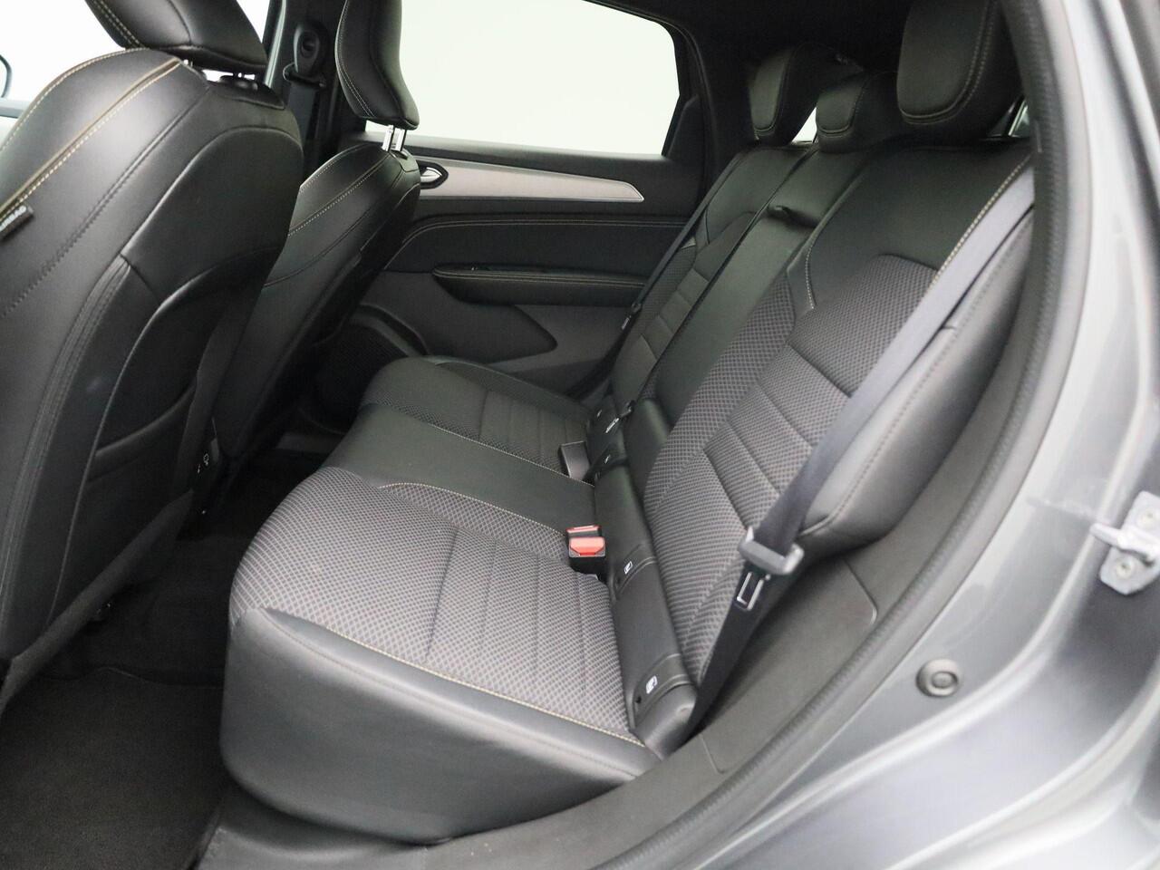 Renault Arkana 1.6 E-Tech full hybrid 145PK Techno | Automaat | Climate Control | Easy Link Navigatie met Apple Carplay & Android Auto | Navigatie | 17' Inch Lichtmetalen Velgen | Adaptive Cruise Control | Parkeersensoren Voor en Achter | Camera Achter