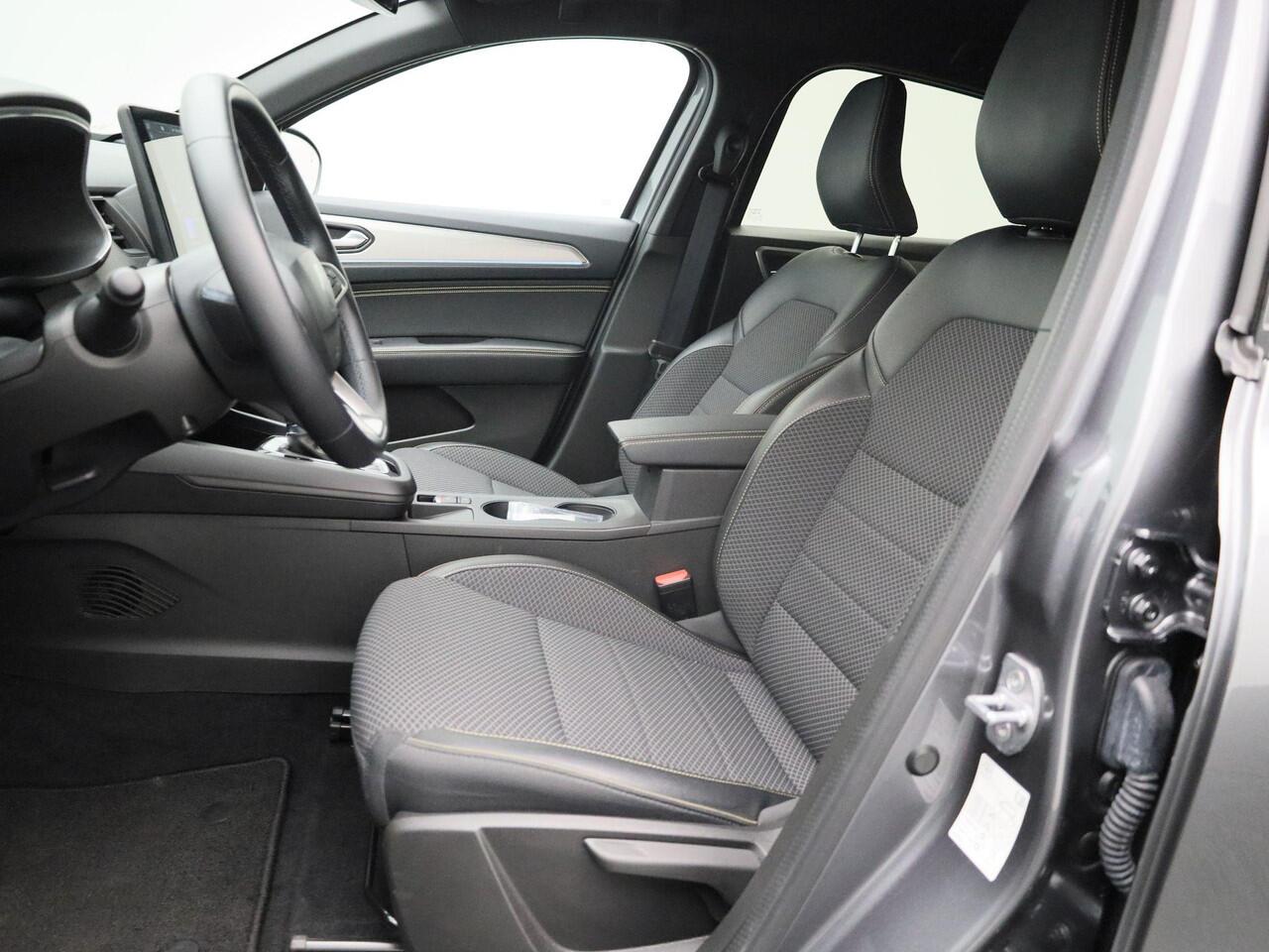 Renault Arkana 1.6 E-Tech full hybrid 145PK Techno | Automaat | Climate Control | Easy Link Navigatie met Apple Carplay & Android Auto | Navigatie | 17' Inch Lichtmetalen Velgen | Adaptive Cruise Control | Parkeersensoren Voor en Achter | Camera Achter