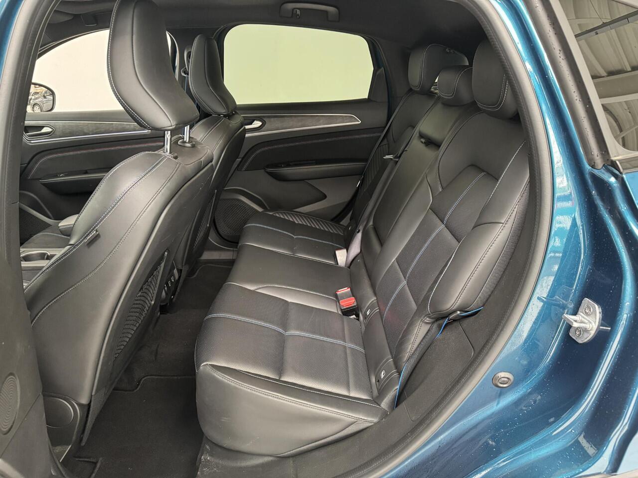 Renault Arkana 1.6 E-Tech full hybrid 145 Esprit Alpine | Panoramadak | BOSE-Audiosysteem | Adaptive Cruise Control | Achteruitrijcamera |