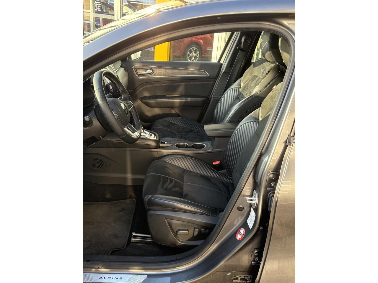 Renault Arkana 1.6 E-Tech full hybrid 145 esprit Alpine | NAP | Stoel & stuur verwarming | Cruise adaptief | Elektrisch verstelbare voorstoelen | DAB | Achteruitrijcamera |