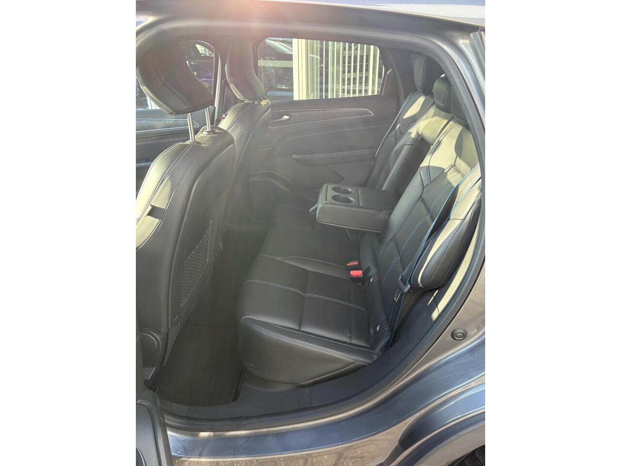 Renault Arkana 1.6 E-Tech full hybrid 145 esprit Alpine | NAP | Stoel & stuur verwarming | Cruise adaptief | Elektrisch verstelbare voorstoelen | DAB | Achteruitrijcamera |