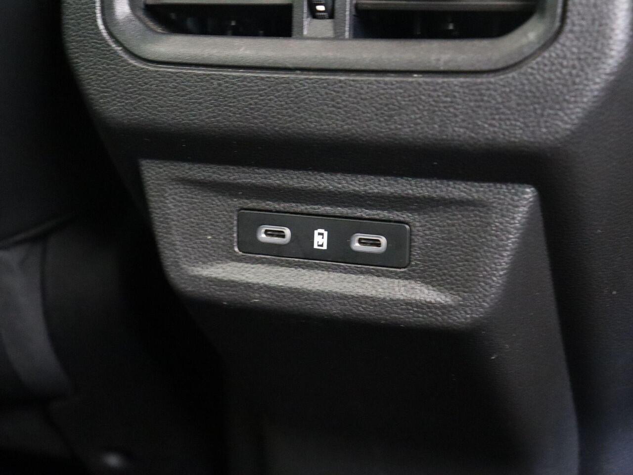 Renault Austral 160pk mild hybrid Iconic | Trekhaak | Harman Kardon | 1800kg Trekvermogen | Bestuurdersstoel met Massage | 360 Graden Camera | Stuur, Stoel en Voorruit Verwarming |