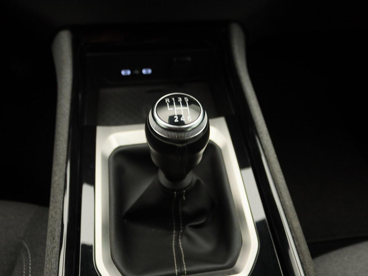 Renault Austral Equilibre mild hybrid advanced 130 | Navigatie via Apple & Android Carplay | Parkeersensoren Voor & Achter | Achteruitrijcamera | Trekhaak | Climate Control | Cruise Control & Snelheidsbegrenzer |