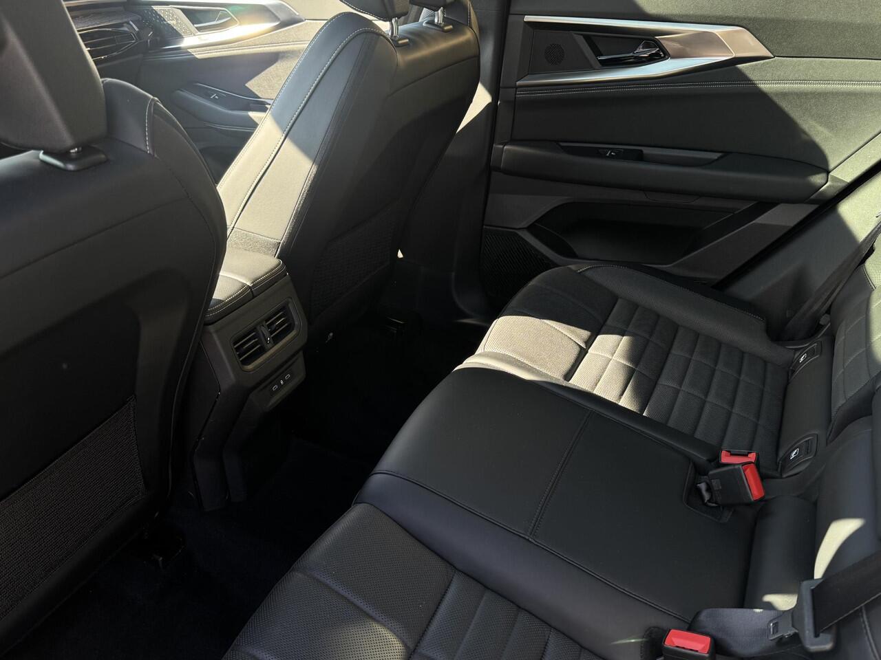 Renault Austral E-Tech full hybrid 200 iconic | Automaat | NL-Auto | Pack advance Driving Assist | Lederen interieur | 4 Control |