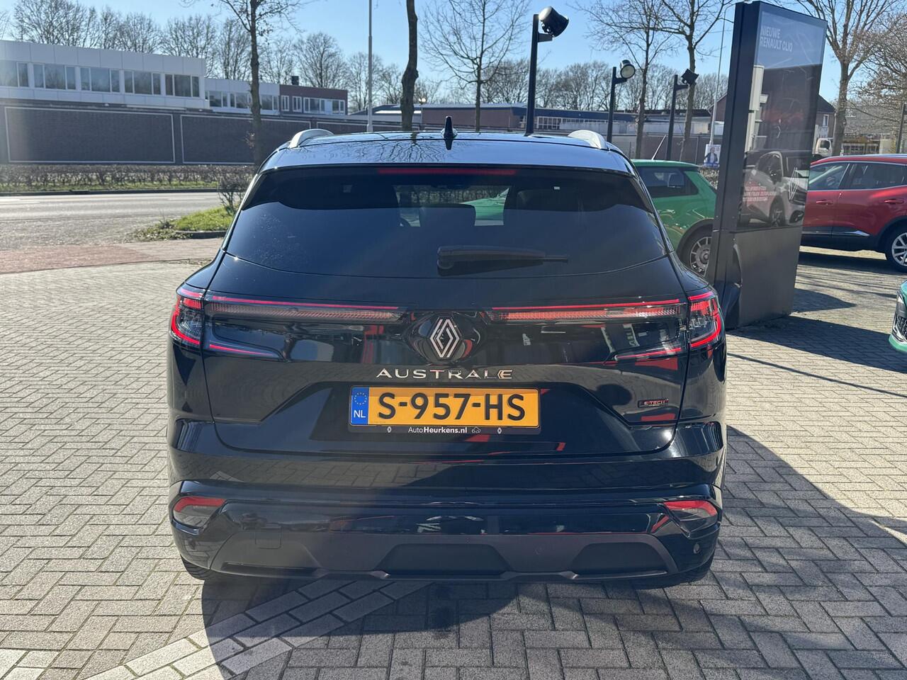 Renault Austral E-Tech full hybrid 200 iconic | Automaat | NL-Auto | Pack advance Driving Assist | Lederen interieur | 4 Control |