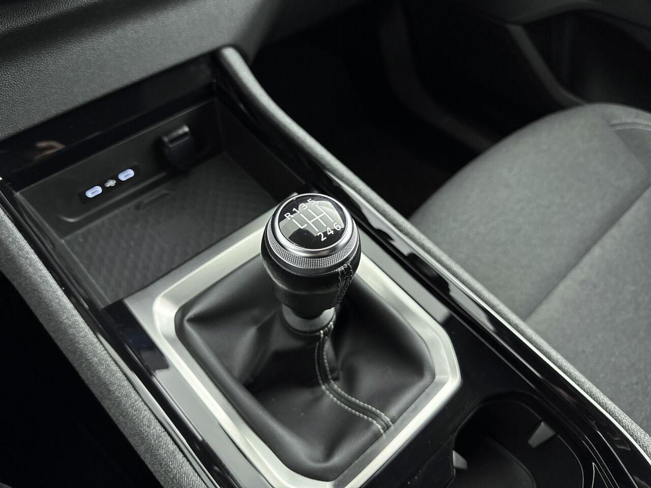 Renault Austral 1.2 mild hybrid advanced 130Pk equilibre | Draadloze Carplay | Trekhaak Afneembaar | Parkeersensoren Voor & Achter | Achteruitrijcamera | Keyless Entry | Climate Control | Privacy Glass |