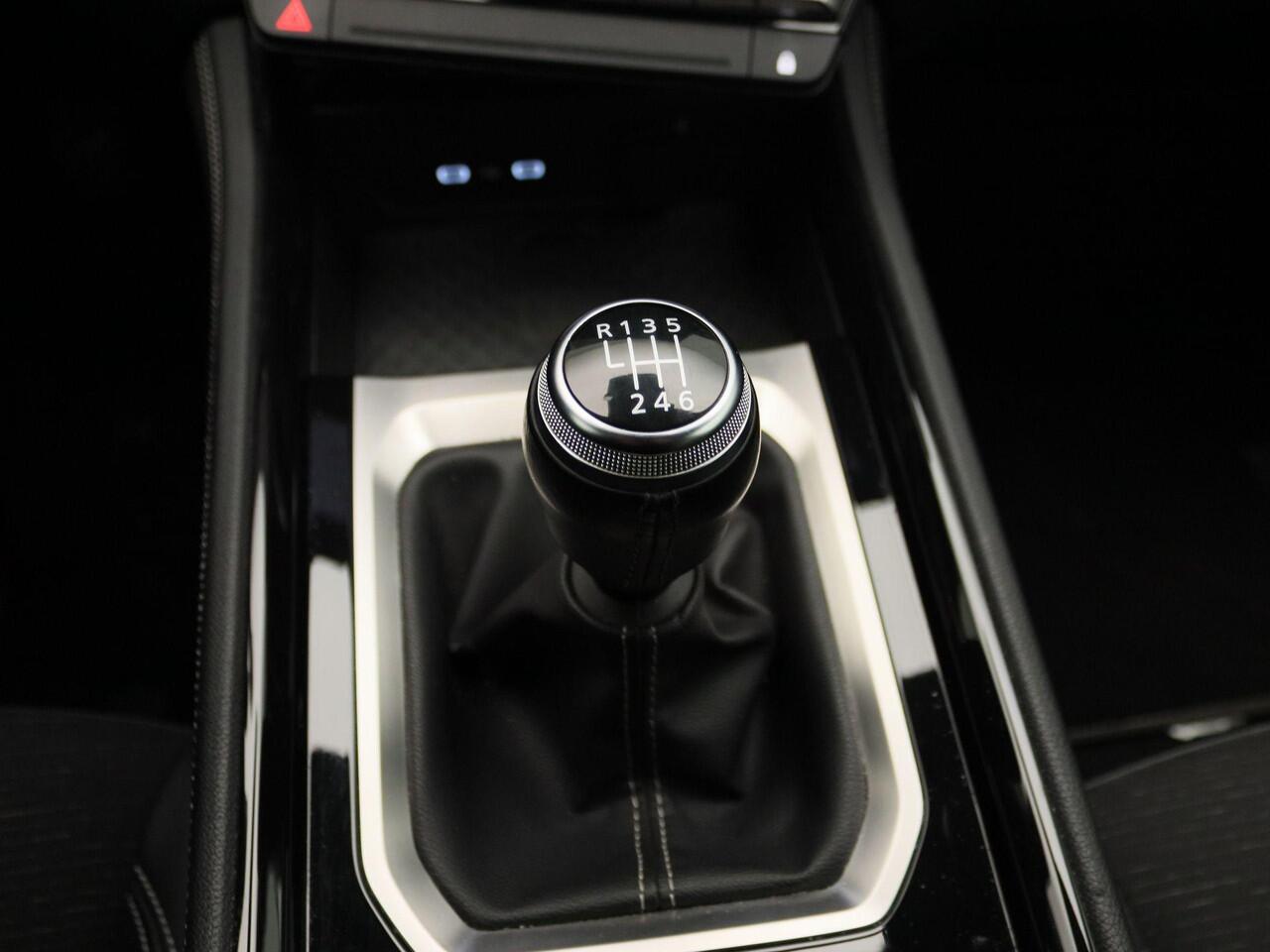 Renault Austral mild hybrid advanced 130 techno | Pack safety | 12" openR link navigatiesysteem met Google integratie | Parkeersensoren v+a met achteruitrijcamera | Privacy glass | Metaalkleur |