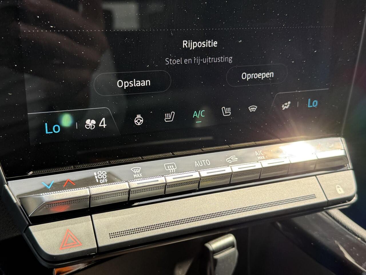 Renault Austral 1.2 E-Tech full hybrid 200 iconic (Hoge Instap) Navigatie | Camera | Winterpack | Harman & Kardon