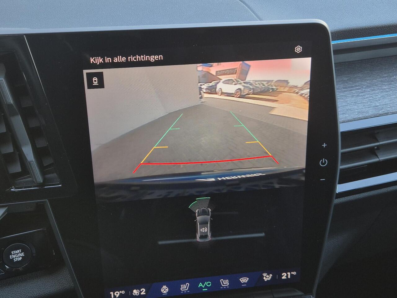 Renault Austral 1.3 mild hybrid 160 techno Automaat / Fabrieksgarantie tot 07-2026 / Pack Solid / Trekgewicht 1800 kg / Panoramadak / Apple Carplay Android Auto / Elektrische achterklep / Stuur-, Stoel en Voorruit verwarming / Achteruitrijcamera / Keyless Entry/Start /