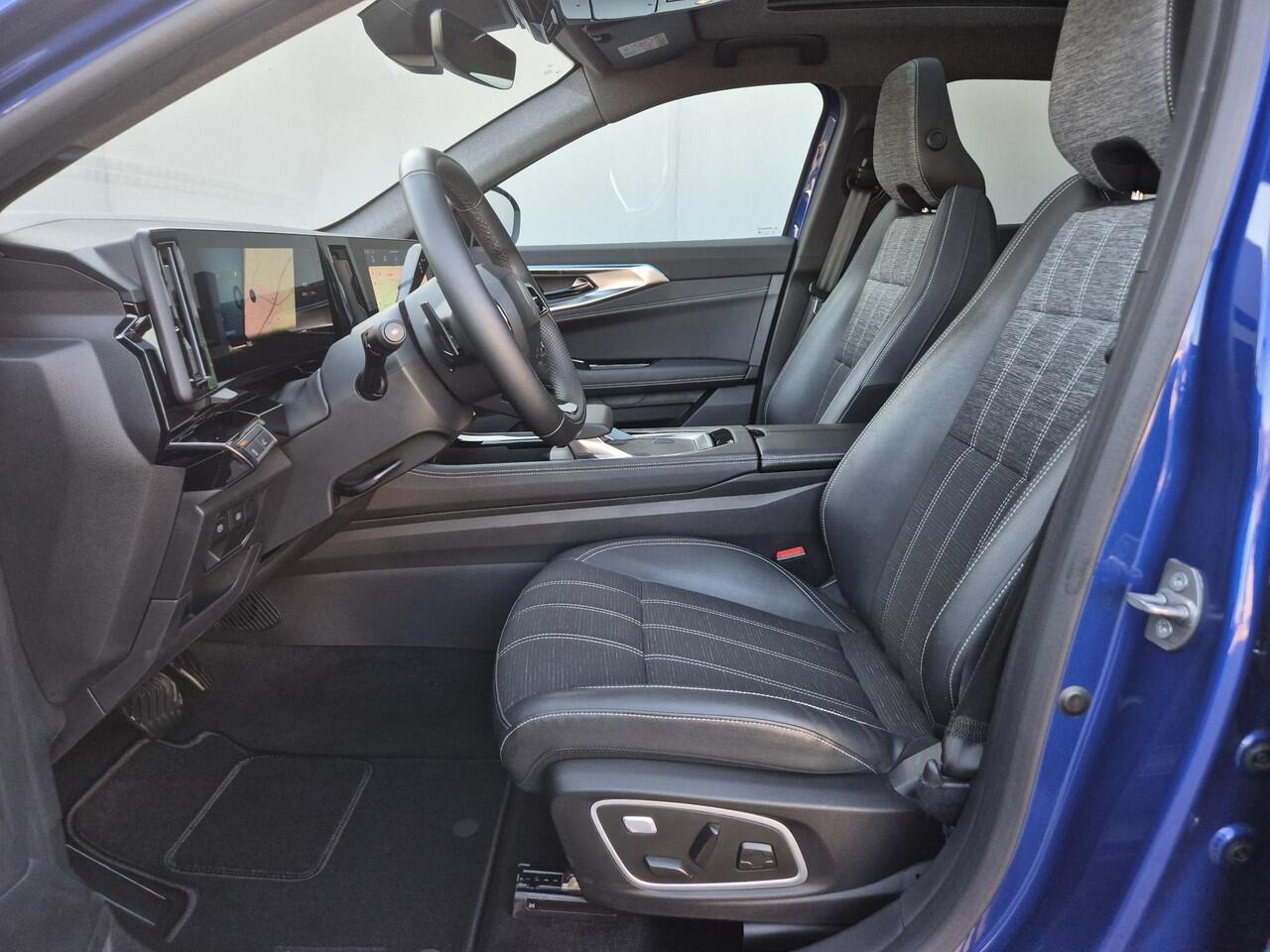 Renault Austral 1.3 mild hybrid 160 techno Automaat / Fabrieksgarantie tot 07-2026 / Pack Solid / Trekgewicht 1800 kg / Panoramadak / Apple Carplay Android Auto / Elektrische achterklep / Stuur-, Stoel en Voorruit verwarming / Achteruitrijcamera / Keyless Entry/Start /