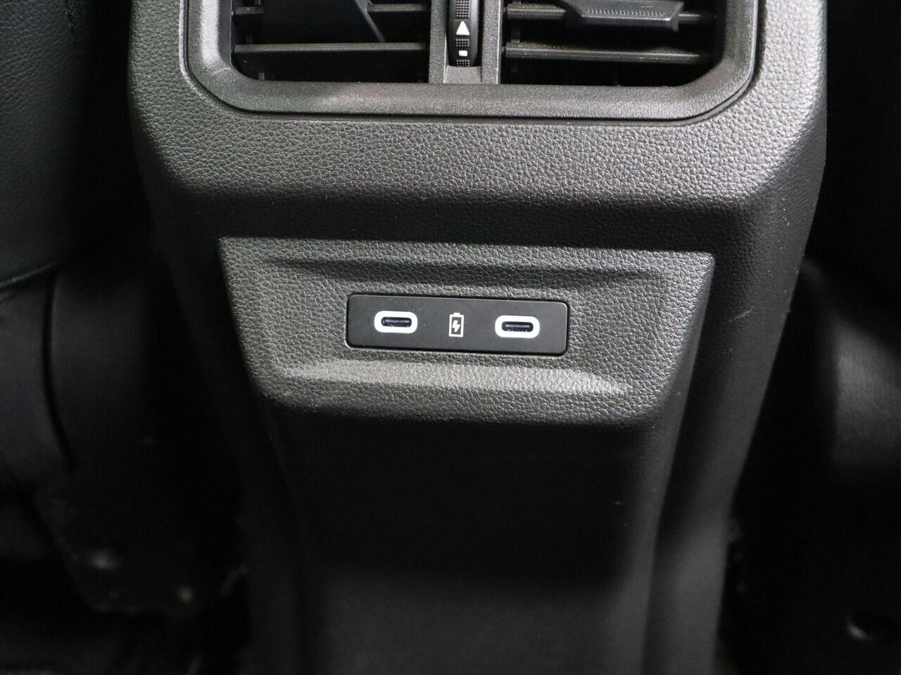 Renault Austral E-Tech full hybrid 200pk Iconic esprit Alpine | Elektrisch verstelbare bestuurdersstoel met Massage | Stoel- en stuurverwarming | Lichtmetalen velgen 20" | Elektrische achterklep | Active Driver Assist |