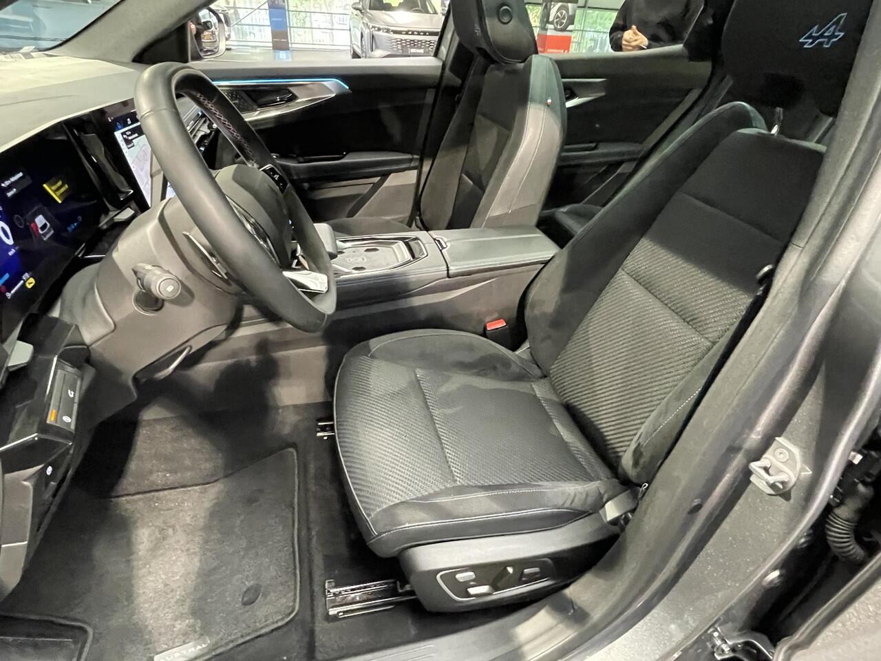 Renault Austral 1.2 E-Tech full hybrid 200 iconic esprit Alpine | Panoramadak | Stoelverwarming | 360° Camera | Adaptive Cruise Control |