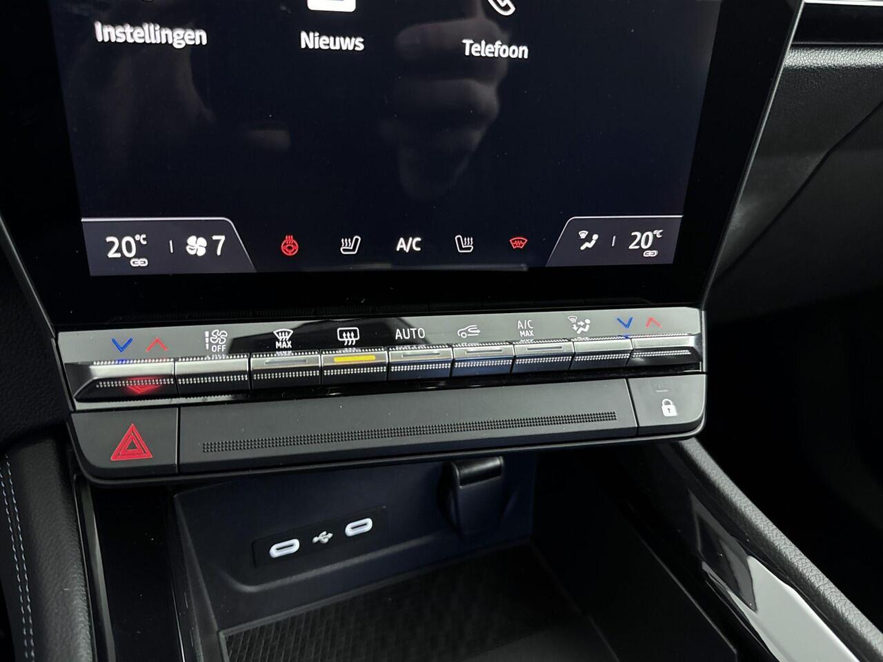 Renault Austral 1.2 E-Tech full hybrid 200Pk techno esprit Alpine | Google Navigatie | Apple & Android Carplay | Parkeersensoren Voor & Achter | Achteruitrijcamera | Adaptieve Cruise Control | Elektrisch Verstelbare Voorstoelen | Stoel, Stuur en Voorruitverwarming |