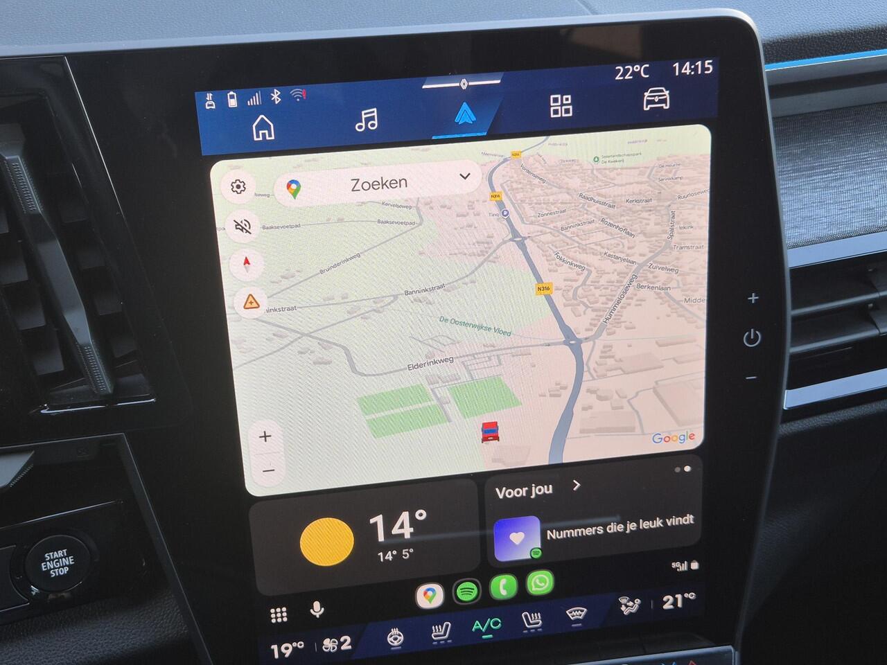 Renault Austral 1.3 mild hybrid 160 techno Automaat / Fabrieksgarantie tot 07-2026 / Pack Solid / Trekgewicht 1800 kg / Panoramadak / Apple Carplay Android Auto / Elektrische achterklep / Stuur-, Stoel en Voorruit verwarming / Achteruitrijcamera / Keyless Entry/Start /