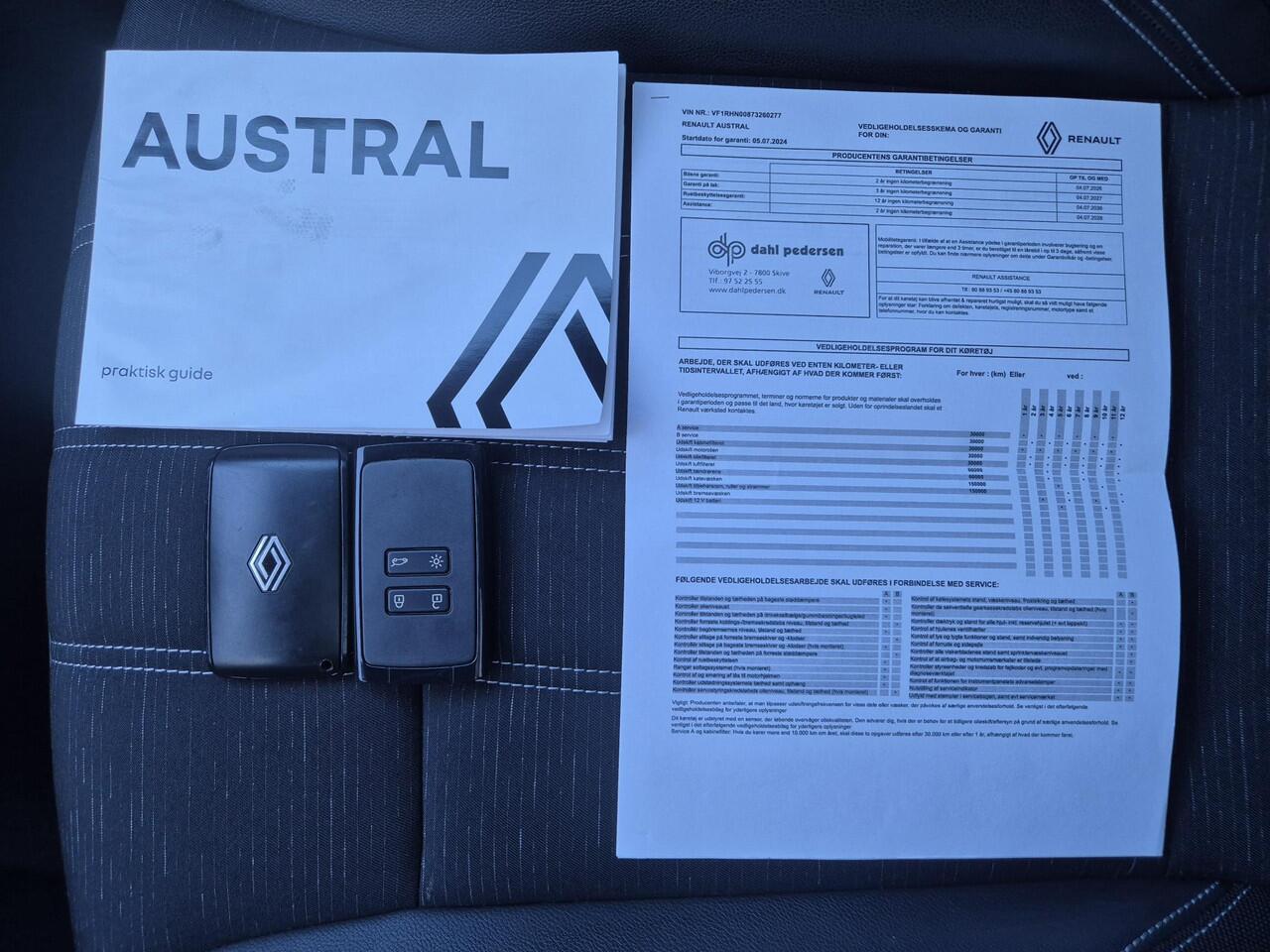 Renault Austral 1.3 mild hybrid 160 techno Automaat / Fabrieksgarantie tot 07-2026 / Pack Solid / Trekgewicht 1800 kg / Panoramadak / Apple Carplay Android Auto / Elektrische achterklep / Stuur-, Stoel en Voorruit verwarming / Achteruitrijcamera / Keyless Entry/Start /