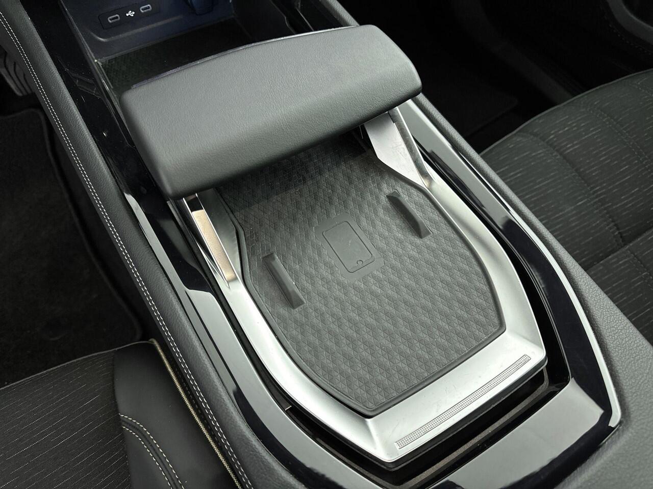 Renault Austral 1.2 E-Tech full hybrid 200 iconic | Adaptive Cruise Control | AllSeason Banden | Apple Carplay/Android Auto | Blind Spot Warning | Draadloze Oplader | Elektrische Achterklep | Elektrisch Verstelbare Stoelen | Massagefunctie Bestuurdersstoel | Harman/Kardo