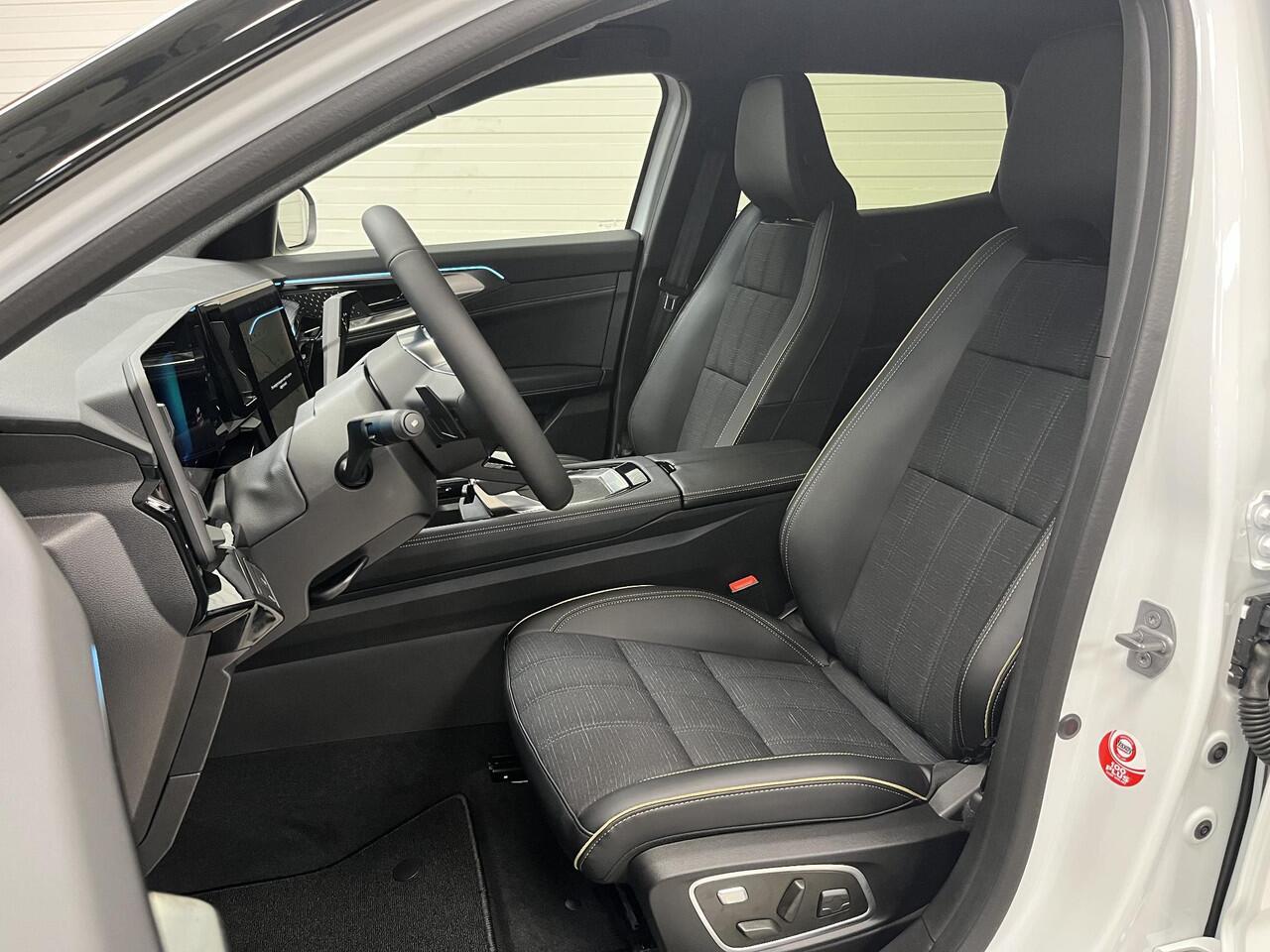 Renault Austral 1.2 E-Tech full hybrid 200 iconic / Google Navigatie / HUD / Harman Kardon Audio / Elektrisch Verstelbare Stoelen / 360 Graden Camera /
