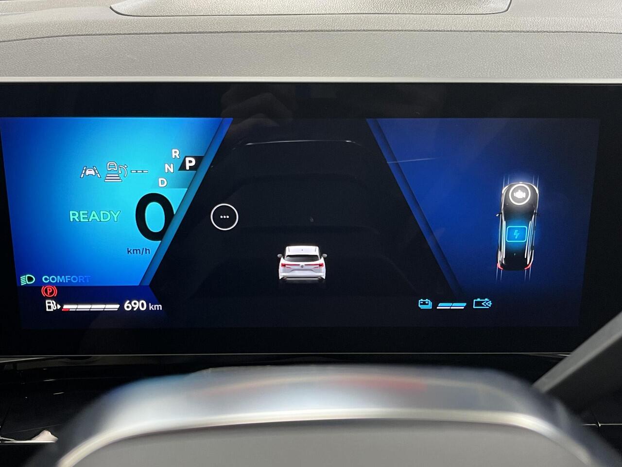 Renault Austral 1.2 E-Tech full hybrid 200 iconic / Google Navigatie / HUD / Harman Kardon Audio / Elektrisch Verstelbare Stoelen / 360 Graden Camera /