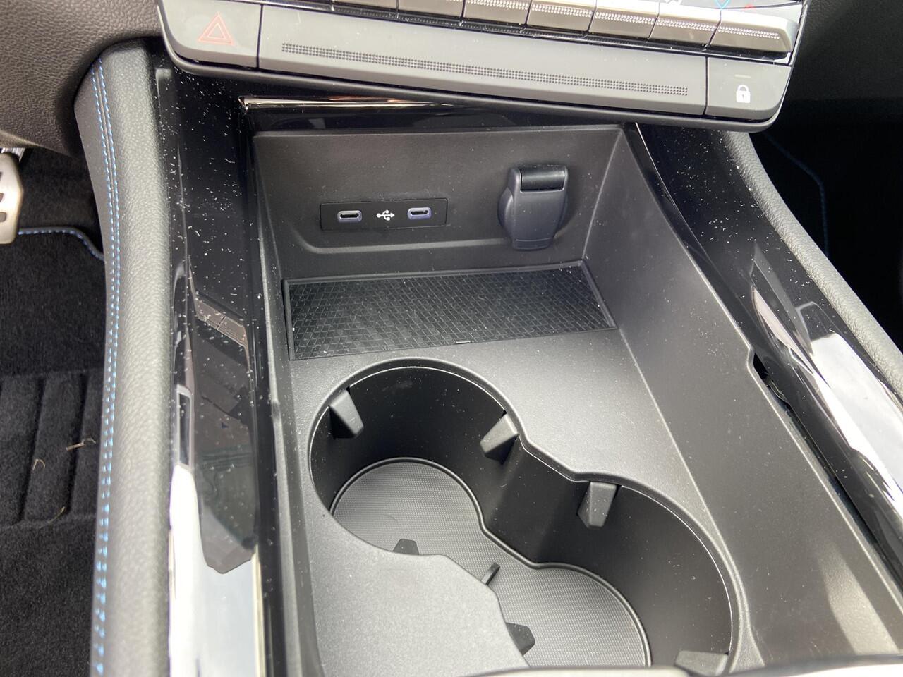 Renault Austral 1.2 E-Tech full hybrid 200 iconic esprit Alpine / PACK AROUND VIEW CAMERA / PACK LIGHT & SOUND / Demo zuidoost / vraag naar beschikbaarheid