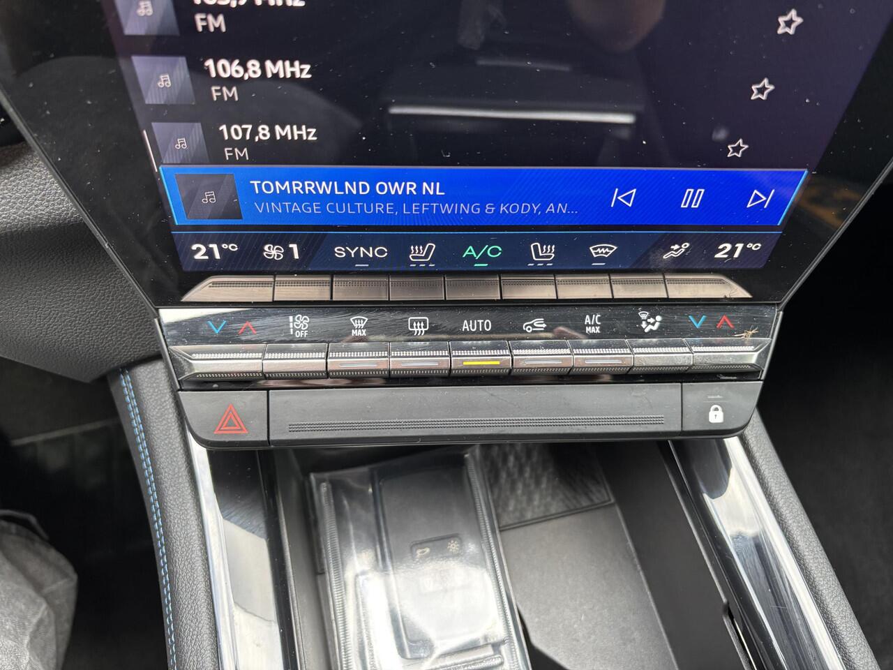 Renault Austral 1.2 E-Tech full hybrid 200 techno esprit Alpine | Navigatie | Achteruitrijcamera | Elektrisch verstelbare stoelen | Cruise control adaptief |