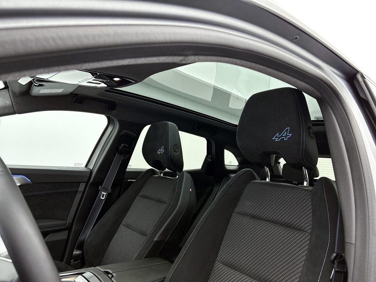 Renault Austral 1.2 E-Tech full hybrid 200PK iconic esprit Alpine | Automaat | Achteruitrijcamera | Panoramadak | Google Navigatie 12" | Dodehoekwaarschuwing | Elektrisch Verstelbare Bestuurdersstoel | Verwarmbare Voorruit | Verwarmbare Stoel + Stuur Verwarming