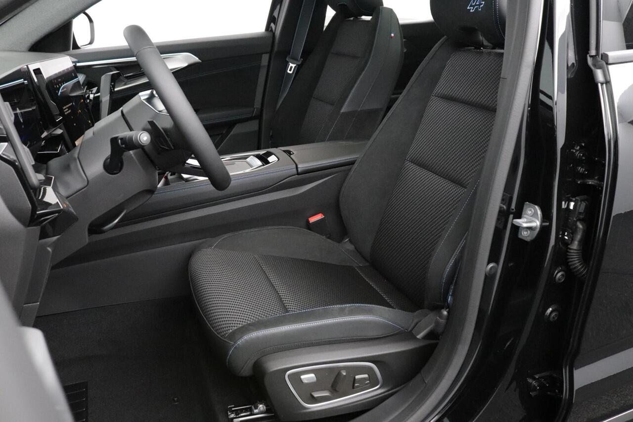 Renault Austral 1.3 Mild Hybrid 160PK X-Tronic Esprit Alpine |Trekhaak | 3D Camera | Panorama Dak | Pack Lounge | Pack Safety |