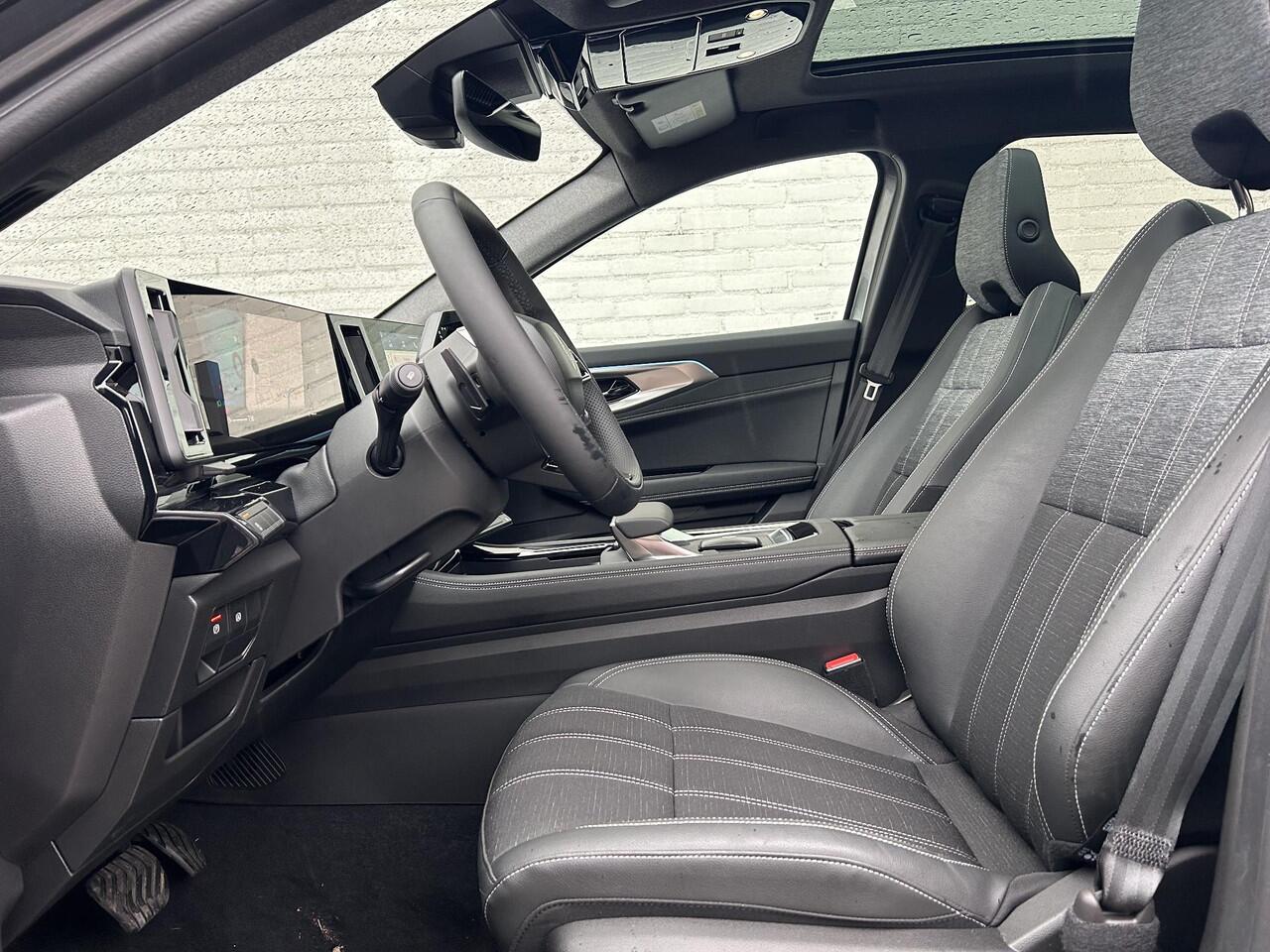 Renault Austral 1.3 Mild Hybrid 160 X-tronic Techno / DEMO / Trekhaak afn. / trekgewicht 1.800 kg / Pack Look / Pack Solid / Pack around view camera / Pack Safety / Panorama dak / Adaptieve Cruise / Massage stoel / elektrische stoel met geheugen / verwarmde voorruit / ve