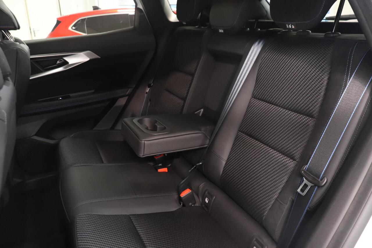 Renault Austral 1.2 E-Tech full hybrid 200 iconic esprit Alpine | Facelift | Parkeer Camera | Climate Control | Elektr. voorstoelen | LED koplampen | AppleCrplay AndroidAuto | Nieuw model |