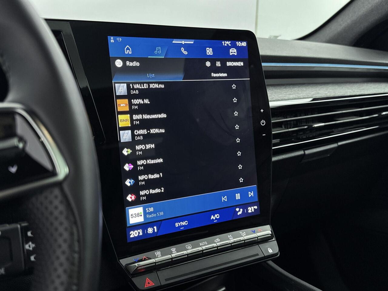 Renault Austral 1.2 E-Tech full hybrid 200Pk techno | Google Navigatie | Apple & Android Carplay | Parkeersensoren Voor & Achter | Achteruitrijcamera | Climate Control | Privacy Glass | Keyless Entry | Adaptieve Cruise Control |